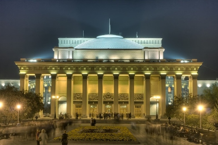 Театр Оперы и Балета.