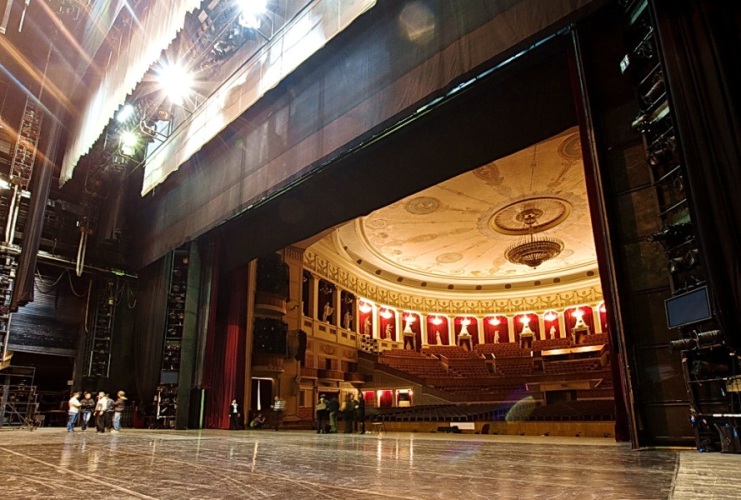 Театр Оперы и Балета - на сцене.